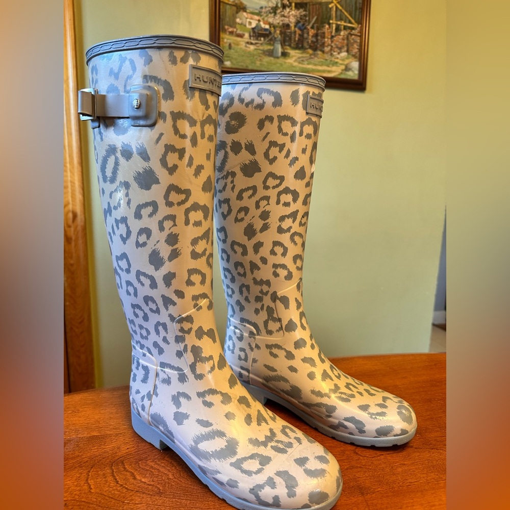Hunter tall light gray leopard print boots size 7